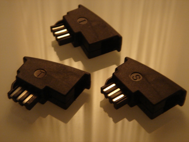 Datei:TAE-with-RJ-Cable type T S I.jpg